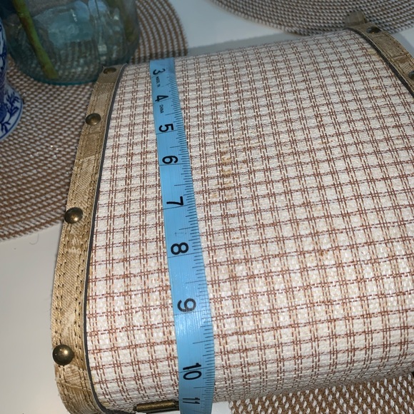 Vintage antique hard shell bag w/ strap . Velvet lining brass closure + gloves - Picture 7 of 9